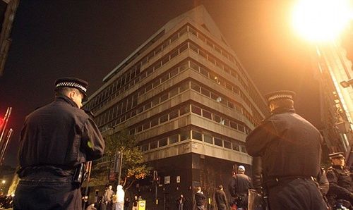 Policja kontra nielegalny halloweenowy rave w centrum Londynu