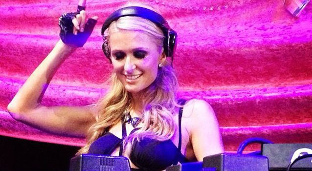 Paris Hilton ma nowy DJ-ski kontrakt…