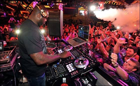 Shaquille O’Neal zagra na TomorrowWorld…