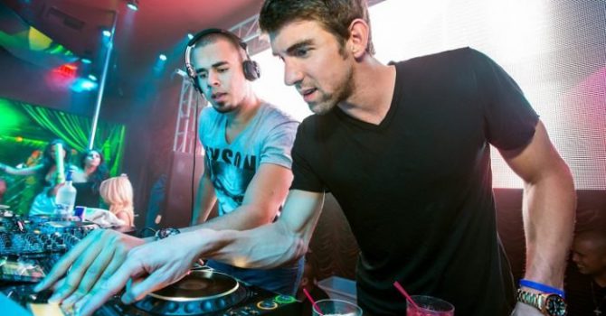 Michael Phelps słucha Skrillexa, Afrojacka i Aokiego