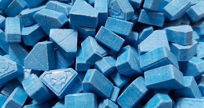 Klubowe portale ostrzegają przed nową falą supermocnego MDMA