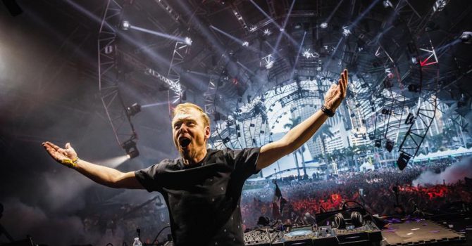 Armin na UMF: Set z Main Stage vs. Set z ASOT Stage