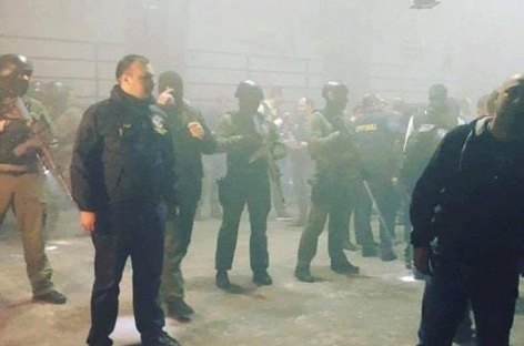 Gruzińska policja z karabinami wtargnęła do klubów w Tbilisi