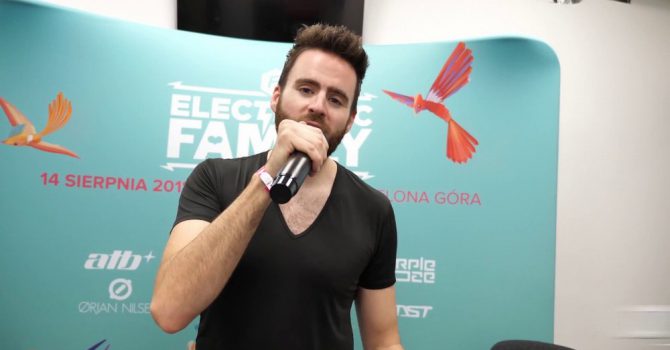 Gareth Emery: Nie oceniam ludzi pijących czy zażywających na imprezach