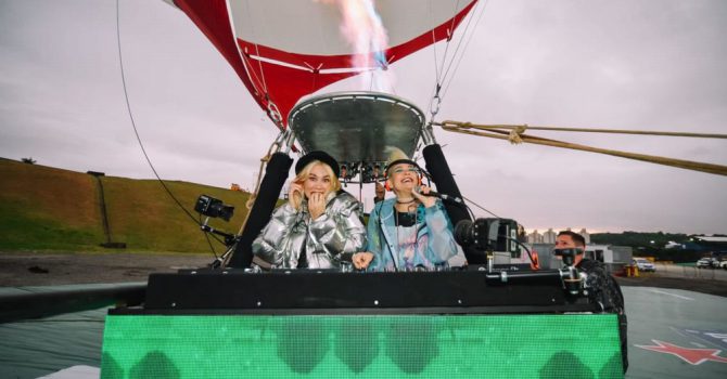 DJ set podczas lotu balonem? Siostry NERVO zaskakują