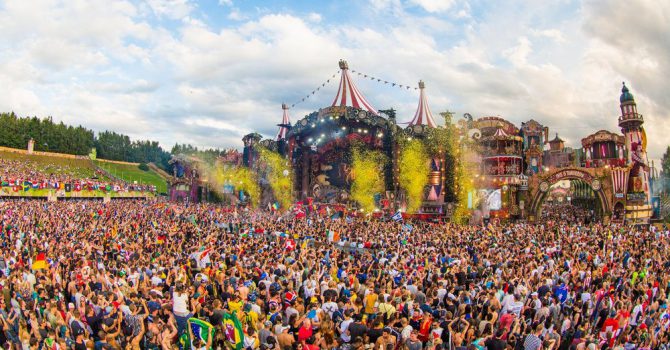 Tomorrowland One World Radio świętuje 1000 dni na antenie 16-godzinnym mega mixem