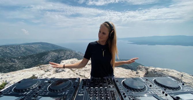 Korolova, Tiesto czy Nora En Pure? Kto nagrał najpopularniejszy DJ set 2021 roku?