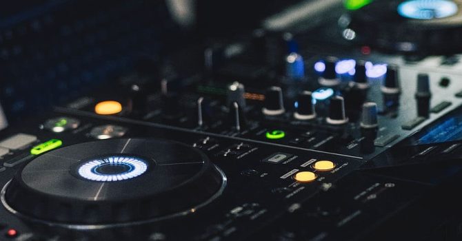 Wartość oprogramowania i sprzętu DJ-skiego wzrosła niemal o 15%. Wyceny w miliardach złotych