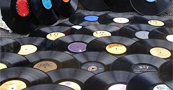 Według badań konsumenci muzyki wybierają raczej odkrywanie starszych utworów, niż nowych wydań