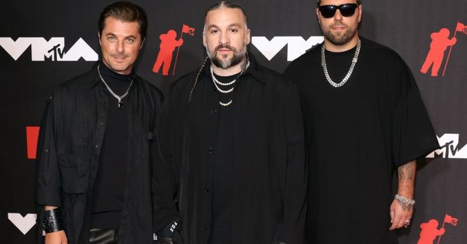 Swedish House Mafia z alternatywną wersją jednego z albumowych kawałków