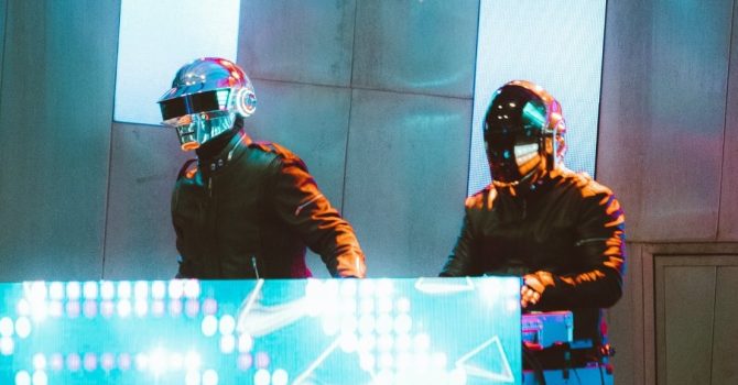 Daft Punk dalej świętują 25-lecie 'Homework’. Album z remiksami trafi na CD i vinyle!
