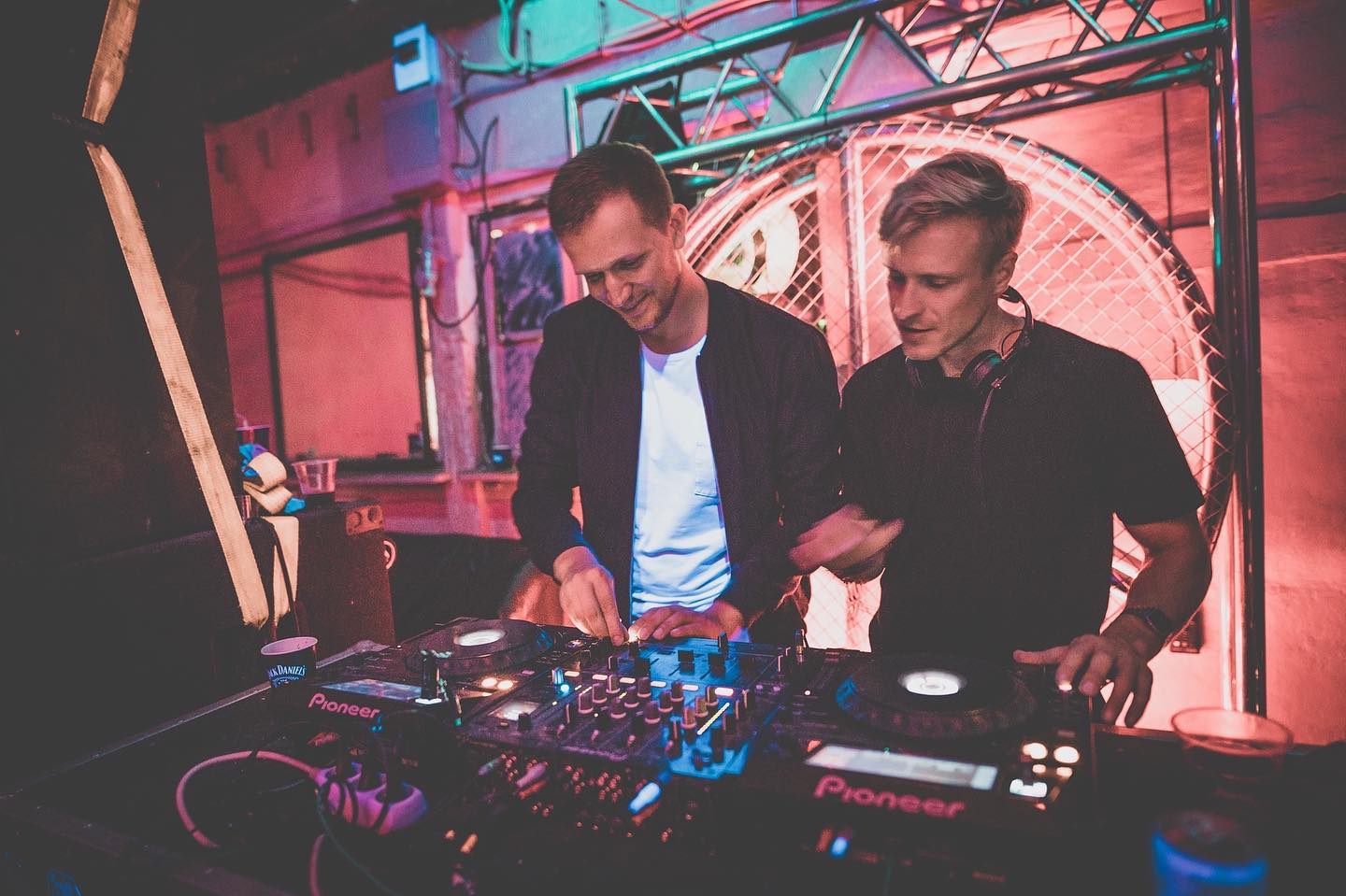 Afterek: Longer b2b KRZone (Under The Vibe)