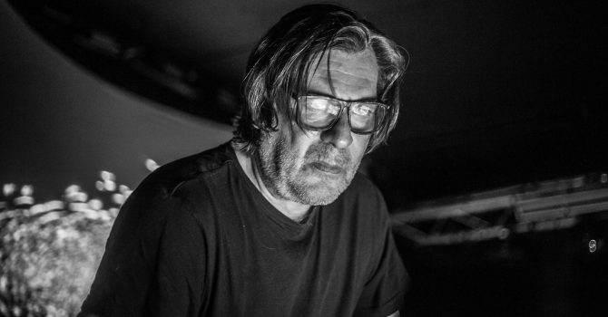 Christian Fennesz: Powrót Legendy Muzyki Elektronicznej do Warszawy [nowa data wkrótce]