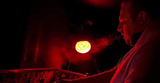 Minimal Mondayz: DJ SEBASS | Luzztro